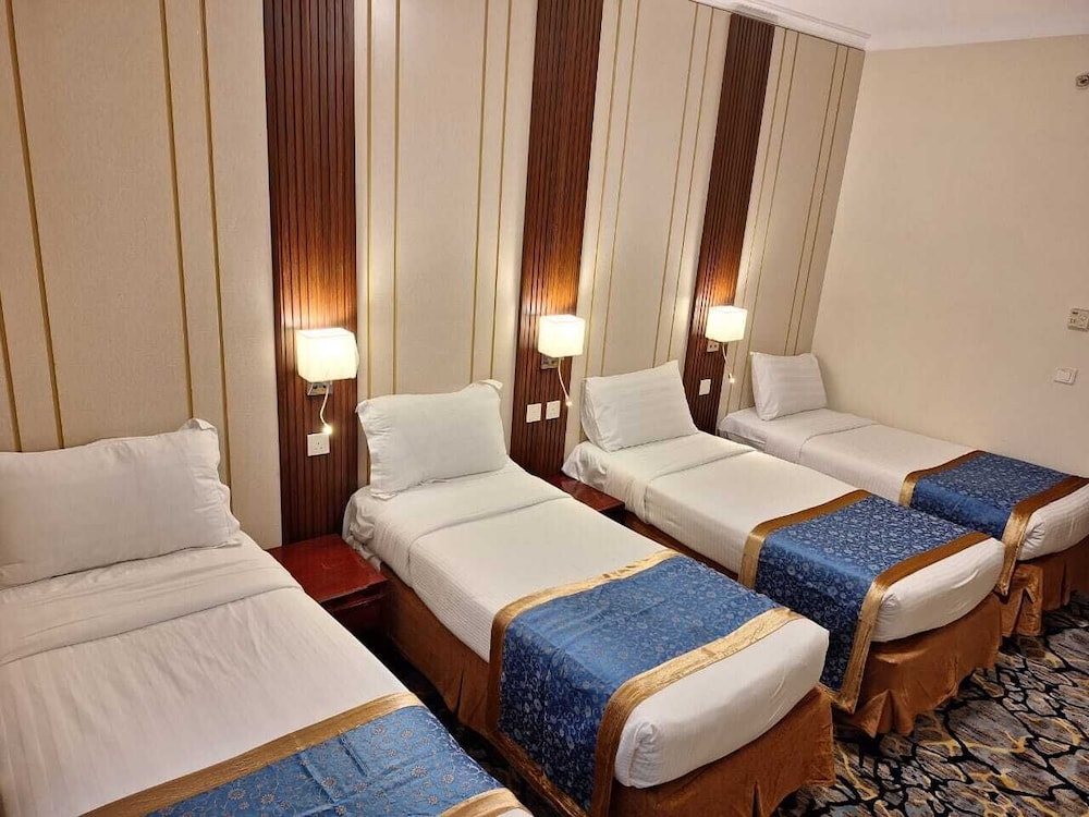 Basic Quadruple Room photo 2