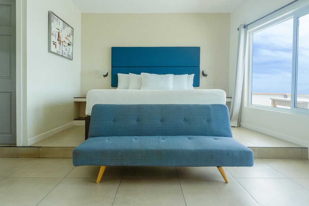 Room, 1 King Bed, Sea View photo 2