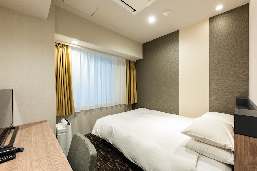 [Limited Cleaning Service] Semi Double Room, Non Smoking (with Bathtub)