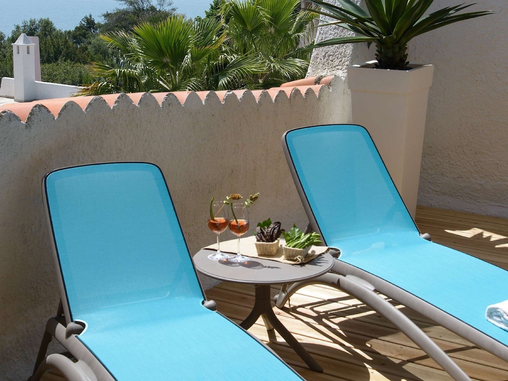 Deluxe Room, 1 Double Bed, Patio photo 3