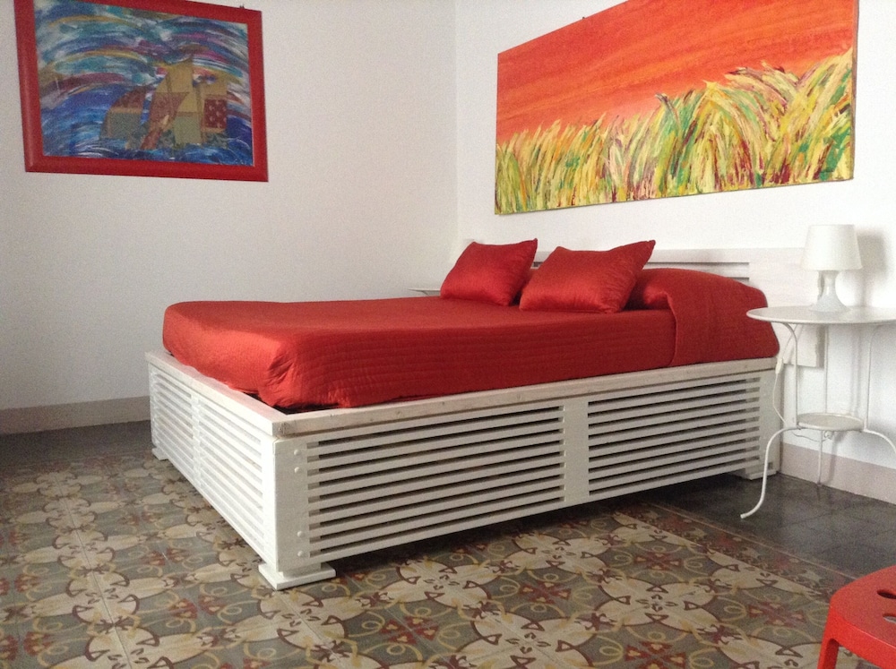 Deluxe Double Room (Orange room) photo 1