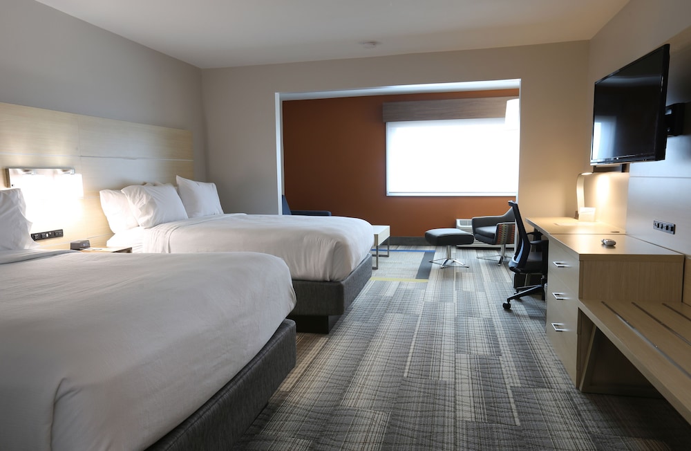 Standard Room, Multiple Beds - Photo 1