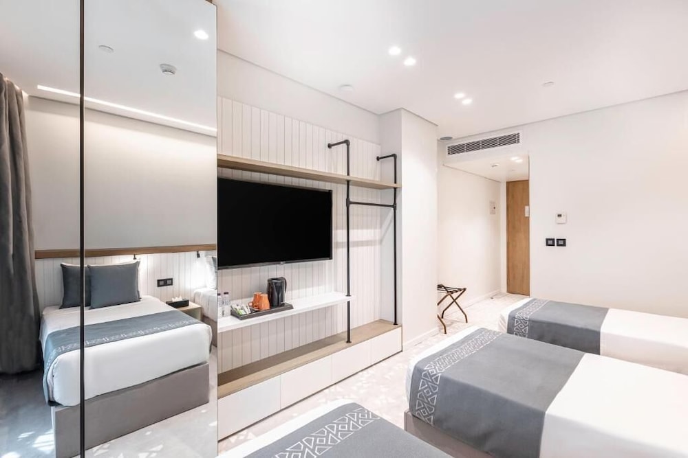 Classic Room, 3 Twin Beds photo 2