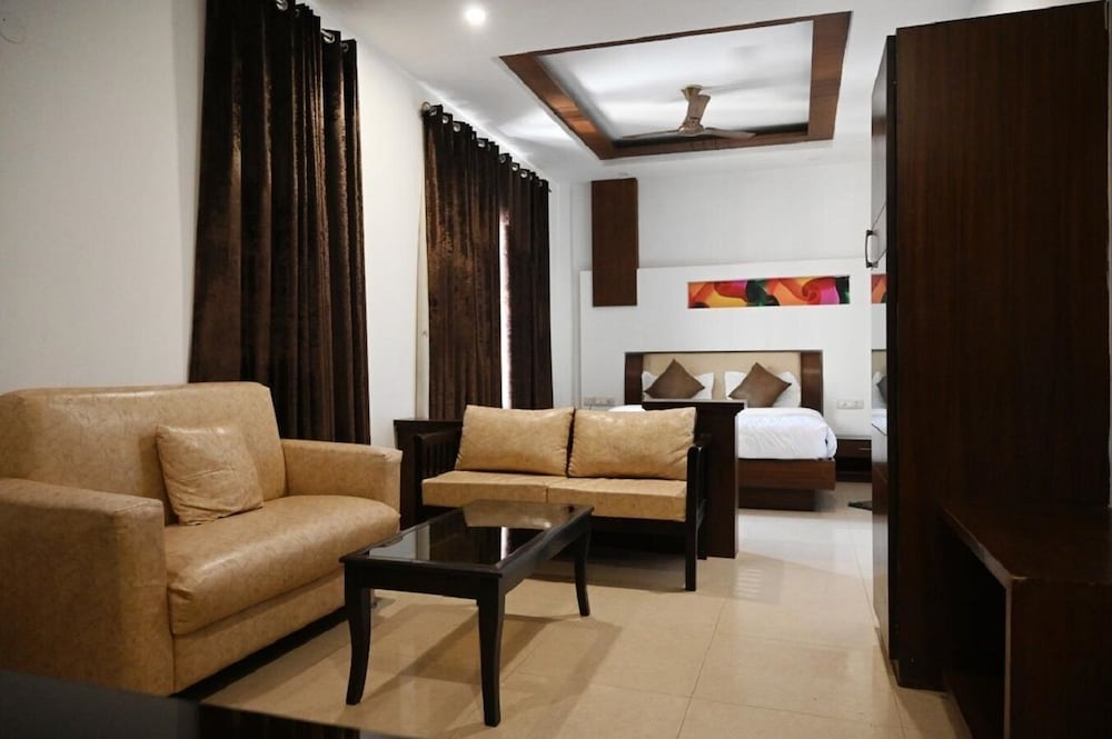 Luxury Suite