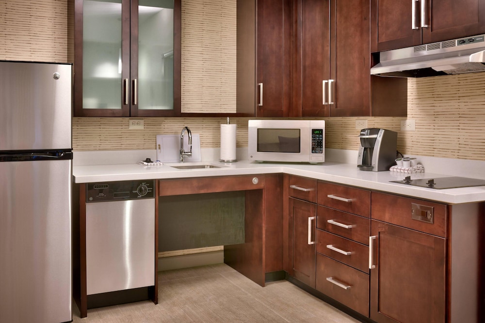 Suite, 1 Bedroom (Mobility/Hearing Access, Roll-In Shwr) photo 1