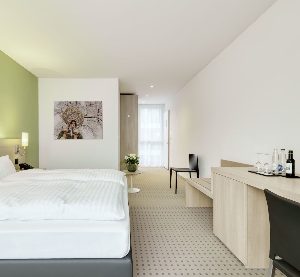 Standard Double or Twin Room photo 3