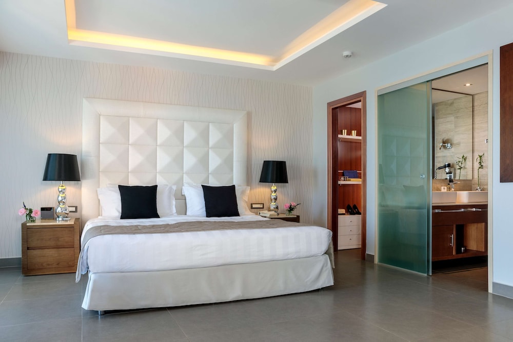 Executive Suite with Private Pool & Sea View - Photo 3