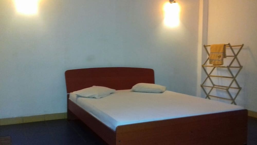 Single Room (With Ac) photo 1