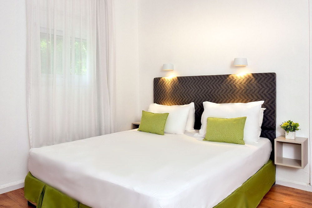Double or Twin Room - Photo 2