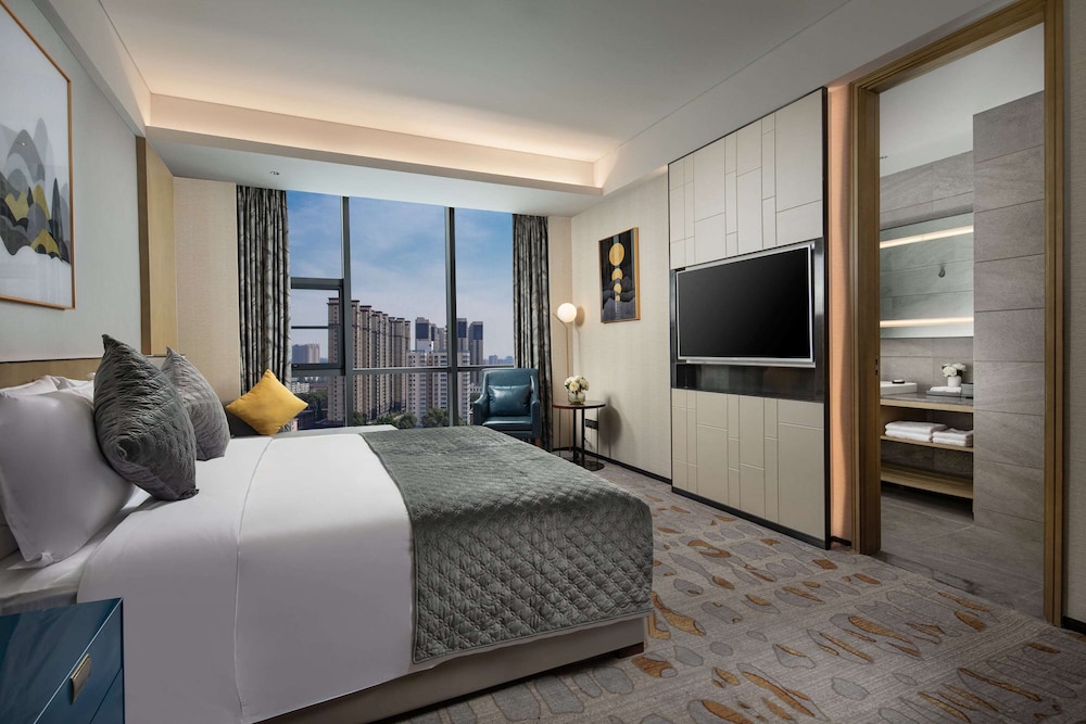 Deluxe Room, 1 King Bed, Non Smoking photo 1