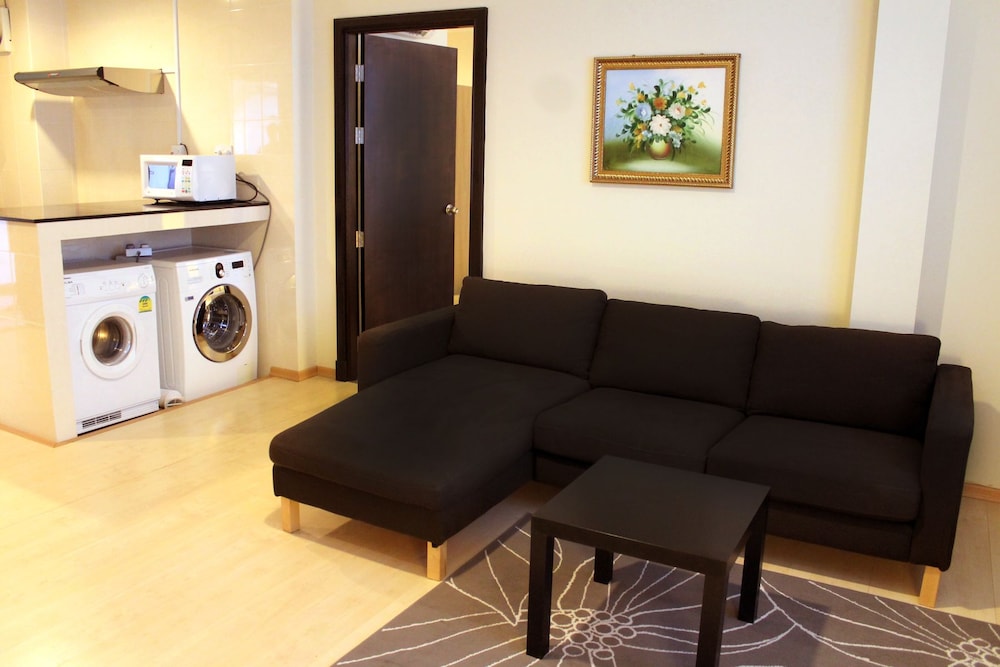 Family Room, 1 Bedroom photo 2