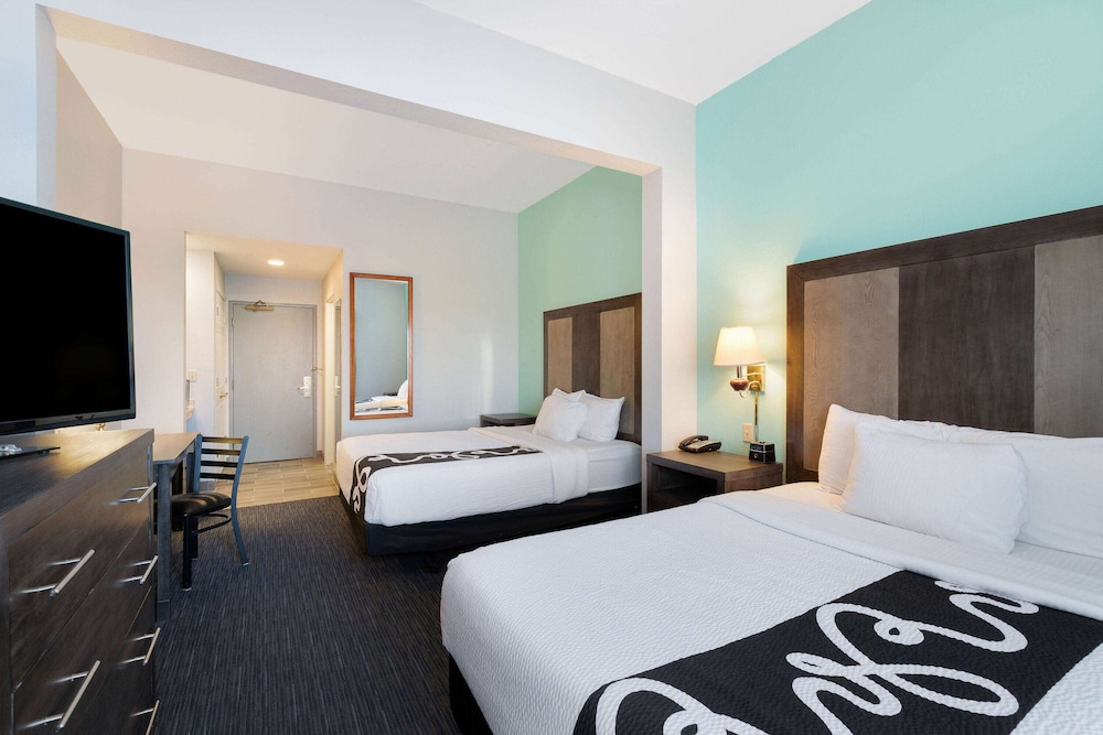 Room, 2 Double Beds, Non Smoking - Photo 1
