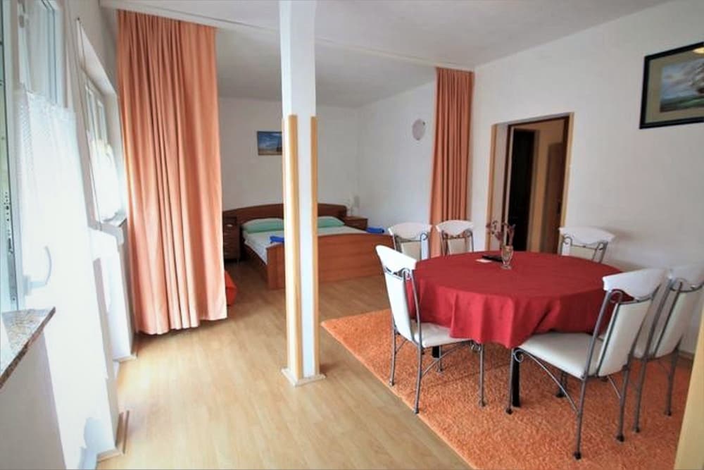 Classic Apartment, Multiple Beds, Garden View