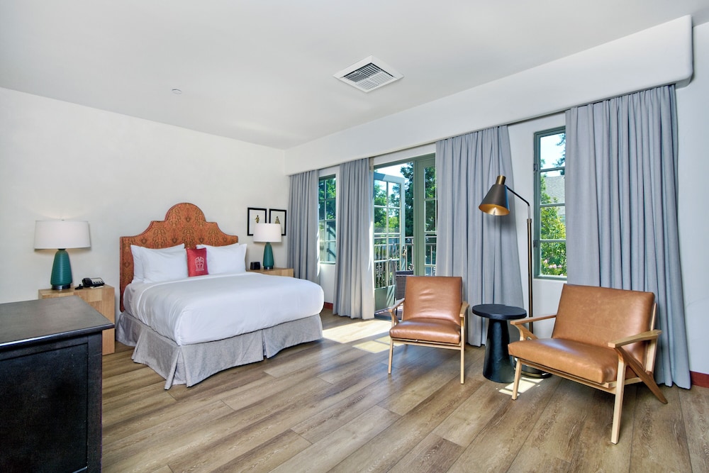 Junior Suite, 2 Double Beds, Accessible - Photo 3