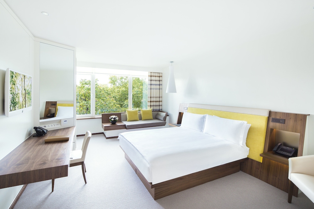 Room (Metropolitan Park)
