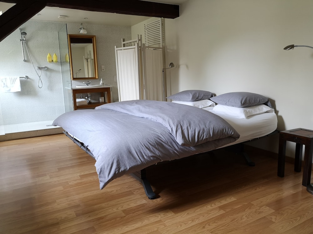 Comfort Room, 1 King Bed, Garden View photo 2