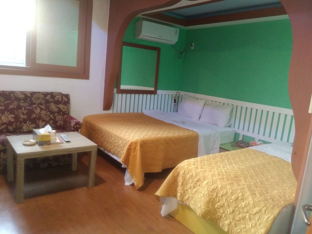 Premier Twin Room photo 2