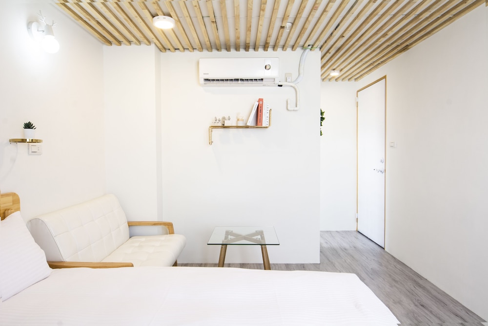 Standard Double Room - Photo 20