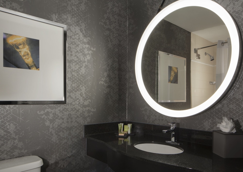 Suite, 1 Bedroom (with Parlor) - Photo 8