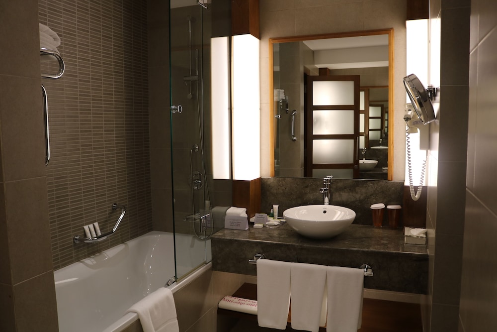 Suite, 1 Bedroom, Balcony - Photo 26