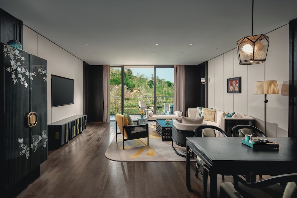 Premier Suite, 1 Bedroom, Balcony, Mountain View