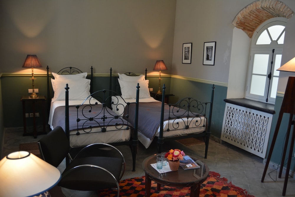 Standard Room (Twin Beds)