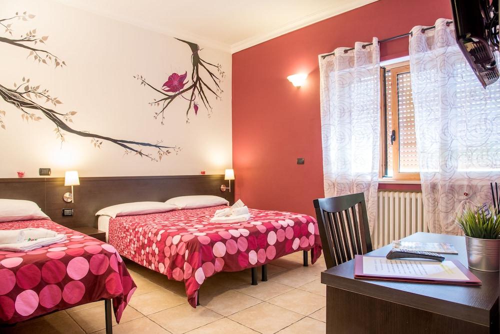 Triple Room, 1 Bedroom photo 1