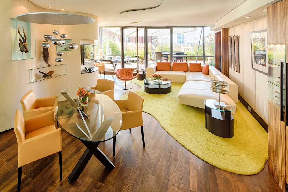 Luxury Suite - Photo 1