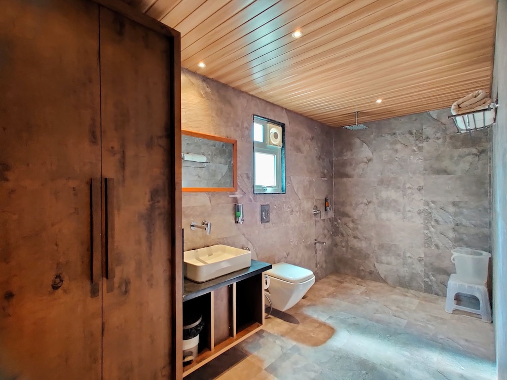 Suite - Photo 8