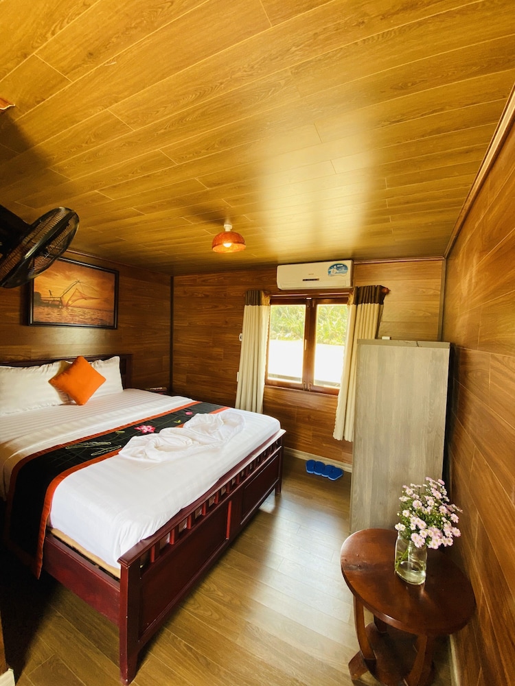 Deluxe Cabin photo 2