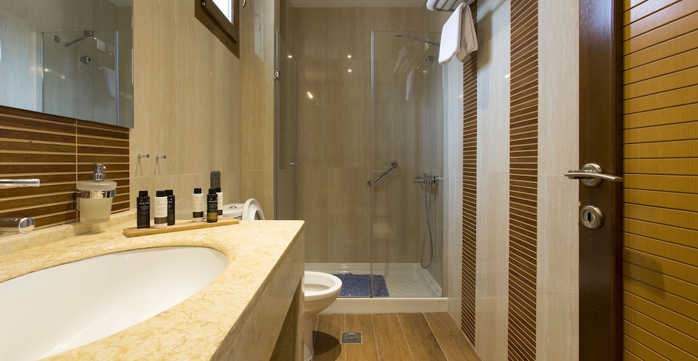 Superior Double Room, Partial Sea View - Photo 5