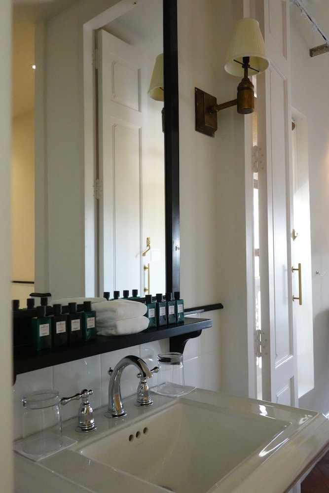 Deluxe Room - Photo 2