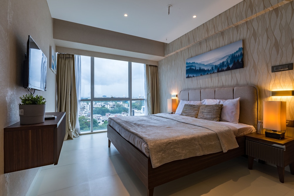 Suite Room with Balcony - Photo 3