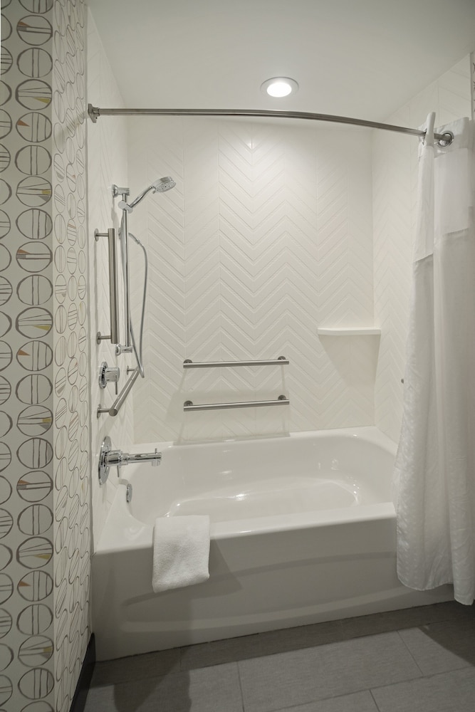Suite, 1 King Bed, Accessible Bathtub (Mobility, Accessible Tub)