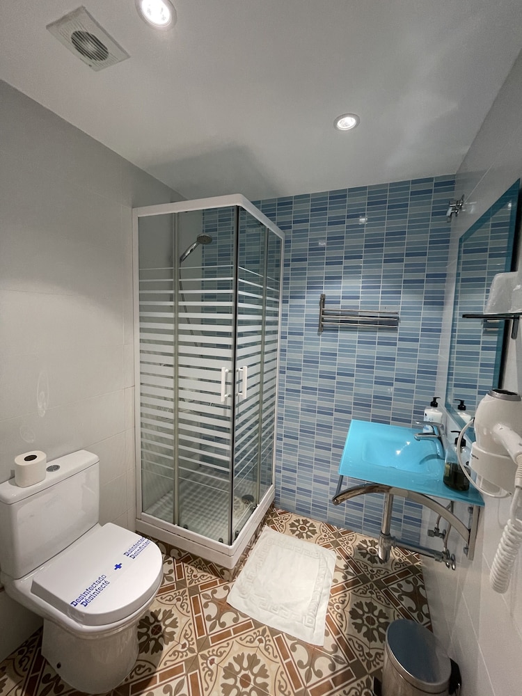 Comfort Single Room, 1 Twin Bed, Accessible, Ensuite photo 3