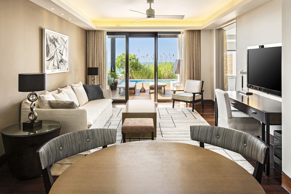 Infinity One Bedroom Grand Premium Suite (Non Smoking)