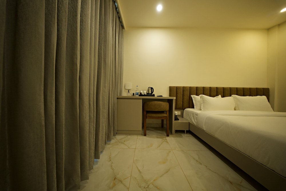 Deluxe Room - Photo 3