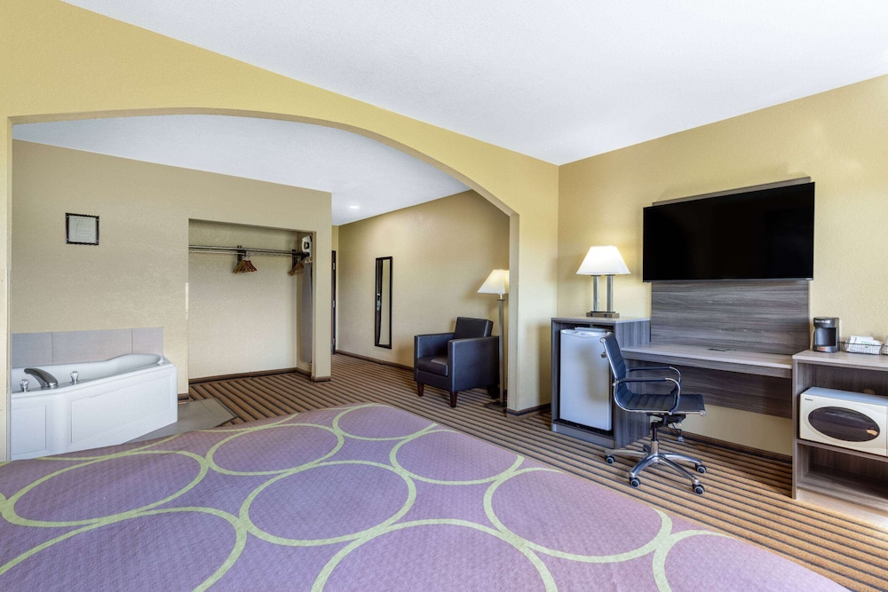 Studio Suite, 1 King Bed, Non Smoking - Photo 2