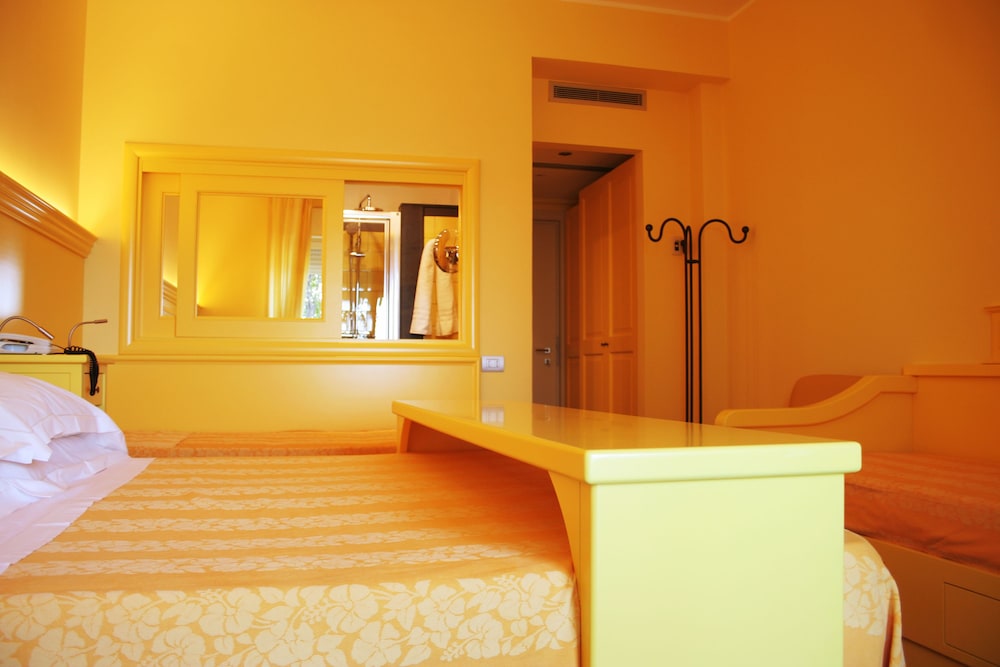 Family Quadruple Room, 1 Bedroom, Balcony, Beachfront - Photo 5