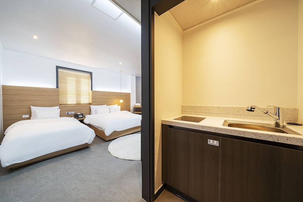 Suite - Photo 2