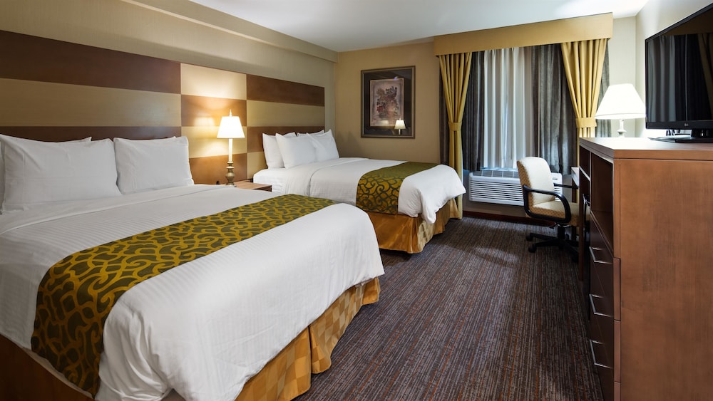 Standard Room, 2 Queen Beds, Non Smoking, Refrigerator - Photo 1