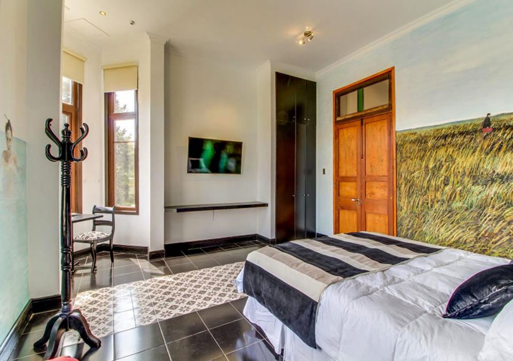 Superior Double Room, 1 King Bed, Hill View photo 2