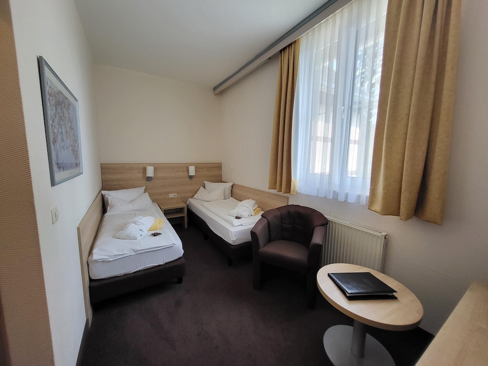 Basic Double Room photo 3