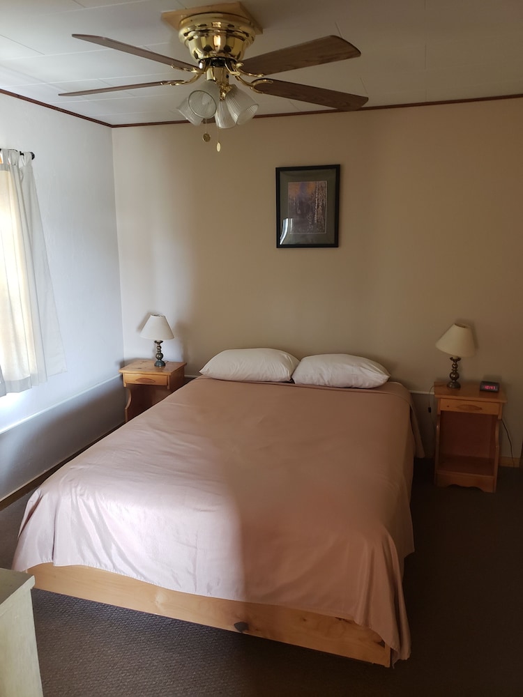 Basic Cabin photo 1
