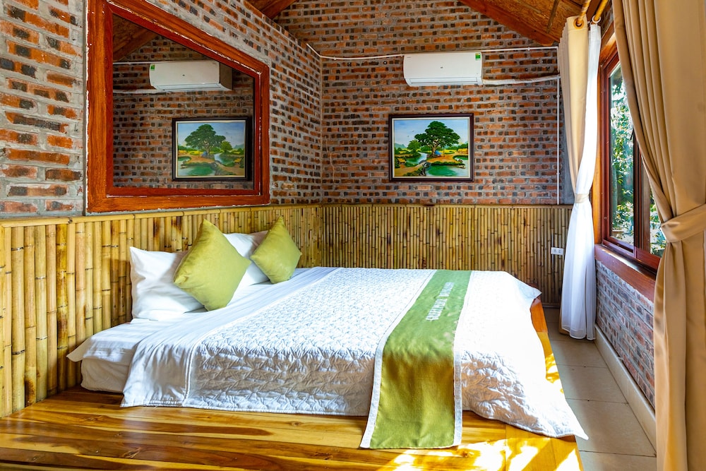 Deluxe Double Room, 1 King Bed, Balcony, Garden View photo 2