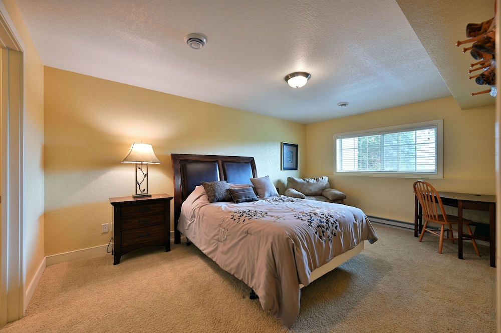 Condo, 2 Bedrooms photo 1
