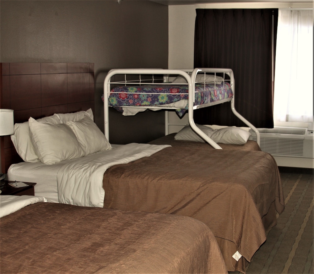 Standard Room, Multiple Beds, Non Smoking photo 1