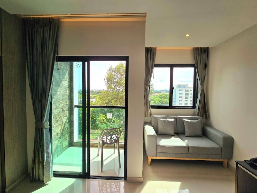 Family Suite with Balcony - Photo 6