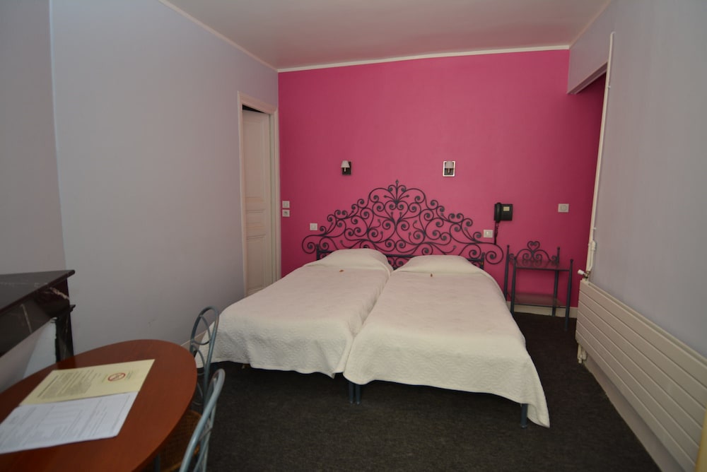 Twin Room with Private Shower and WC photo 2