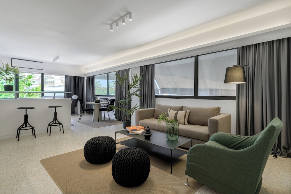 Momo Suites, Acropolis by Aura Homes D photo 1